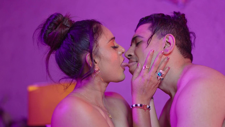 Triflicks: Indian Beautiful Bhabhi Body Massage with a Boy and Sex...