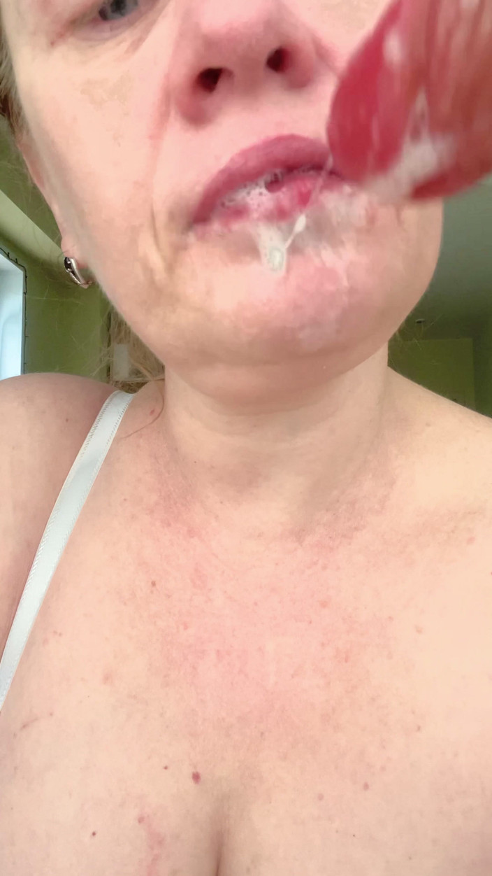 VikkiGeorgia: Primer plano de mamada (imitación)