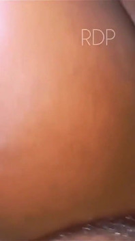 Sexy gold bat mich, ihre nasse tropfende muschi zu ficken, während sie vibrator an ihr benutzt