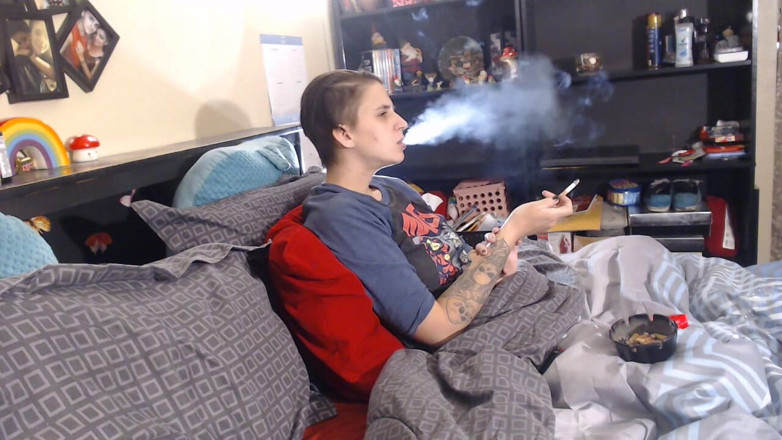 Abby Anna: Ignorée pendant que je fume