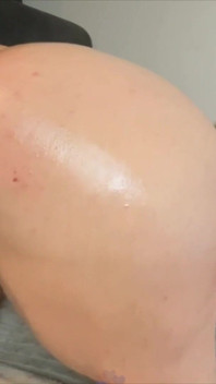 Camgirl toma gran consolador bbc en su coño