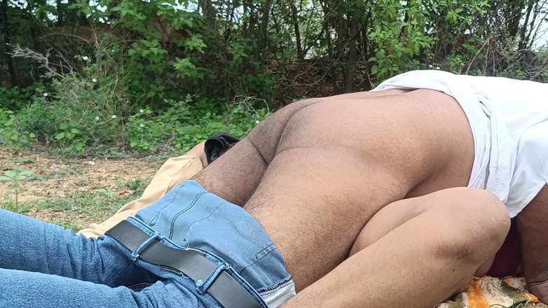 Laxi ammu: Romance de sexo caliente al aire libre