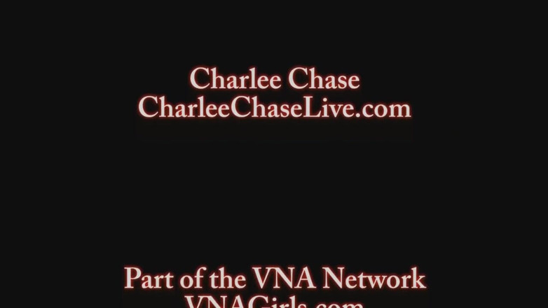 Charlee Chase: Charlee Chase ko vaibretar dvara phuhaar chhorne ke lie banaaya...