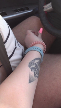 Trasteos en el coche - tetas, piernas, en público