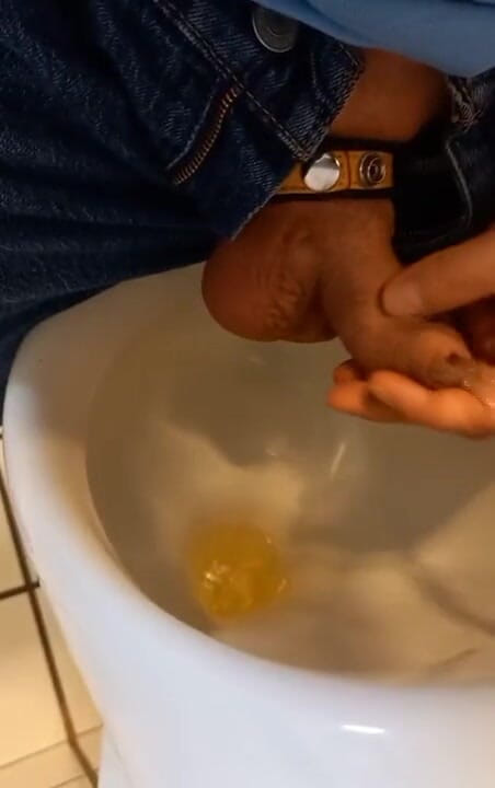 Pissgay: Beberapa kencing