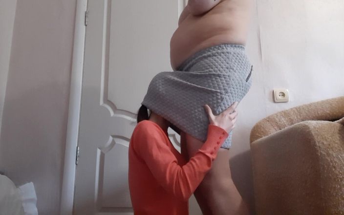 Lesbian-illusion: 当我的丈夫去商店时，我舔了我怀孕的邻居的阴户