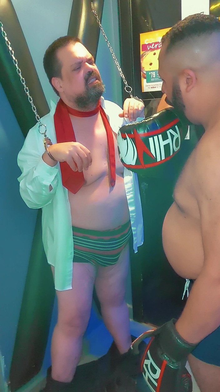 Punchbagplz: Încătușat și controlat - Dominare în camera motelului