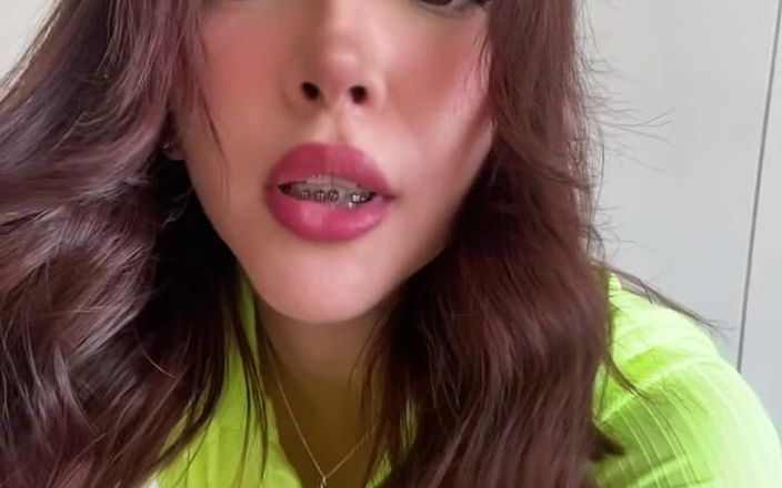 SweetGirl69: Tôi nóng bỏng quá. Hãy đến kiểm tra nó ra
