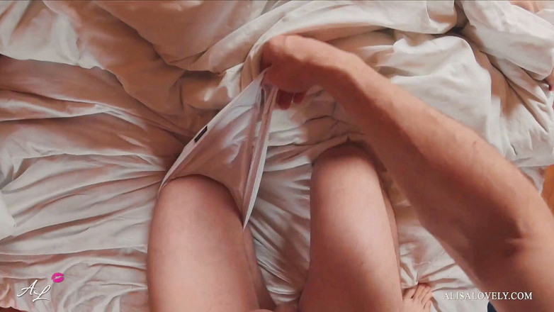 Alisa Lovely: Mengongkek teman wanita yang penat dengan pantat besar