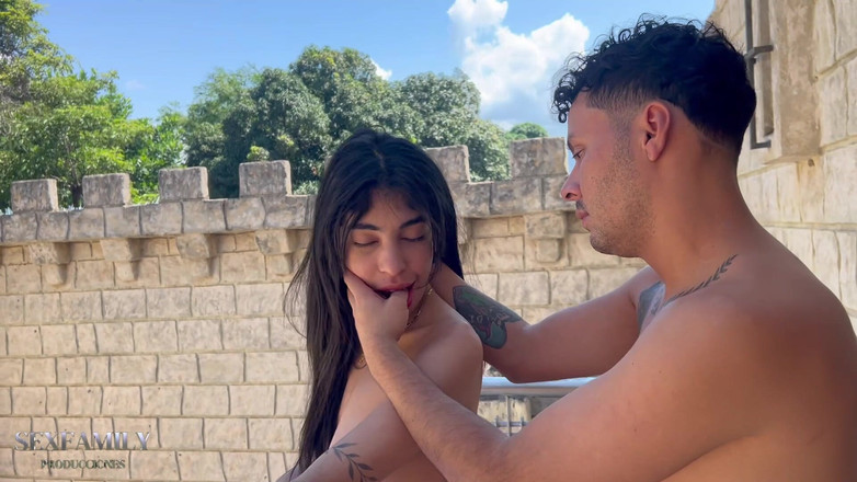 SkinnyPorn: Sora mea vitregă obraznică este dornică de pulă și o fut...