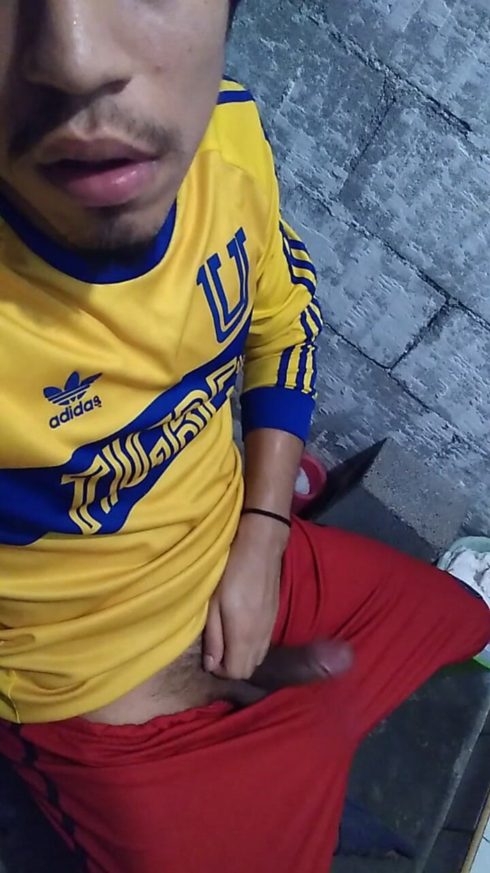 AlexAlejandro13: Ti piace che mi faccia uscire la lingua così ci...