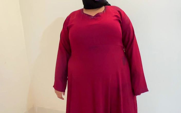 Aria Mia: 操一个穿着红色 Burqa 和头巾的微胖穆斯林岳母