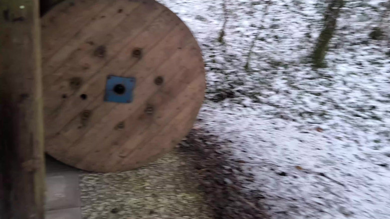 Bouncy Tits Action: Nagi cyc bicie w śniegu