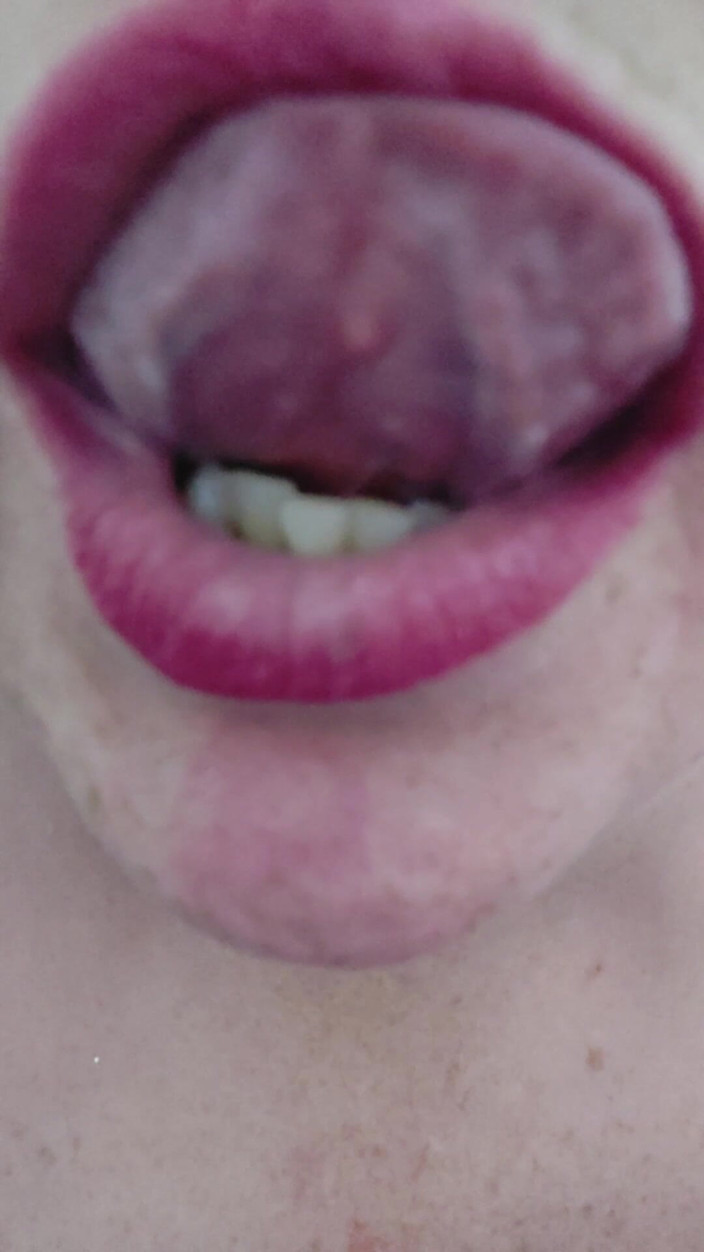 AngYourDirtyCanadian: Leker med min tunga