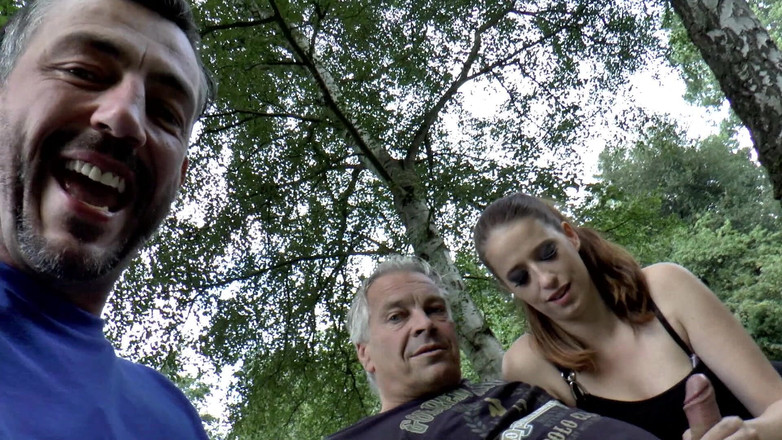 MMV Films and Clips XXX: La Provocante All'aperto Si Trasforma in Una Scopata Selvaggia in...