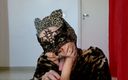 Brazilian Miss Fetishes: CatWoman yang haus seks menunjukkan cara menggunakan tounge on kontol