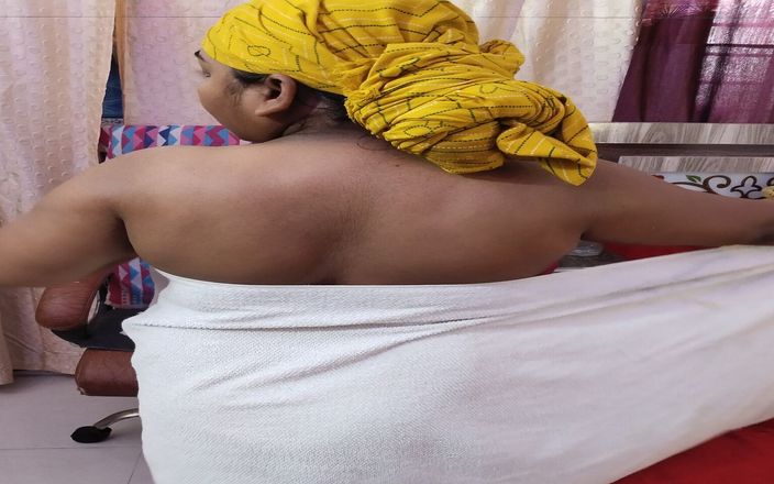 Hot desi girl: 热辣的印度性感女孩的胸部按摩和展示阴户