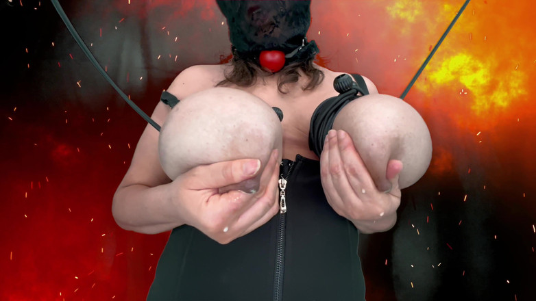 VeeVee Vixen: Pelacur terangsang diikat dan diperah 4k