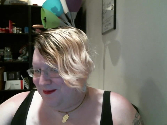 Roxxie rae page: Wyvernsvault Despachetare