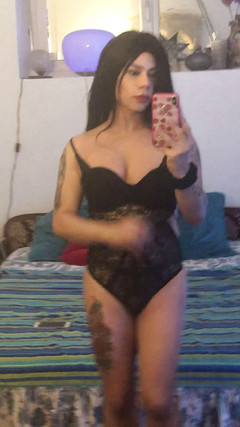 Tgirl Yaritza Vega: Elettronica