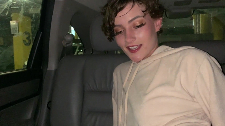 AhanuReed: 차에서 오줌 싸기