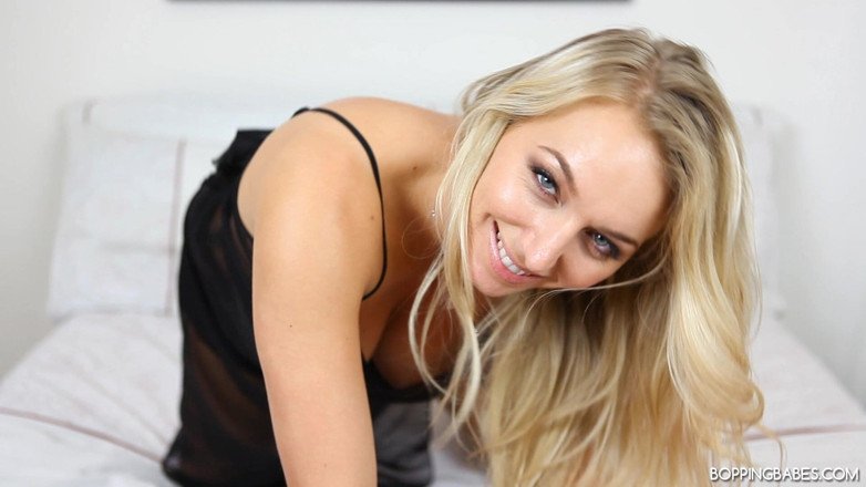 Bopping babes: Hayley marie coppin - tidurlah