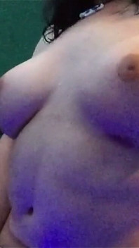 克里斯蒂奶油蛋糕的单人热水浴缸乐趣