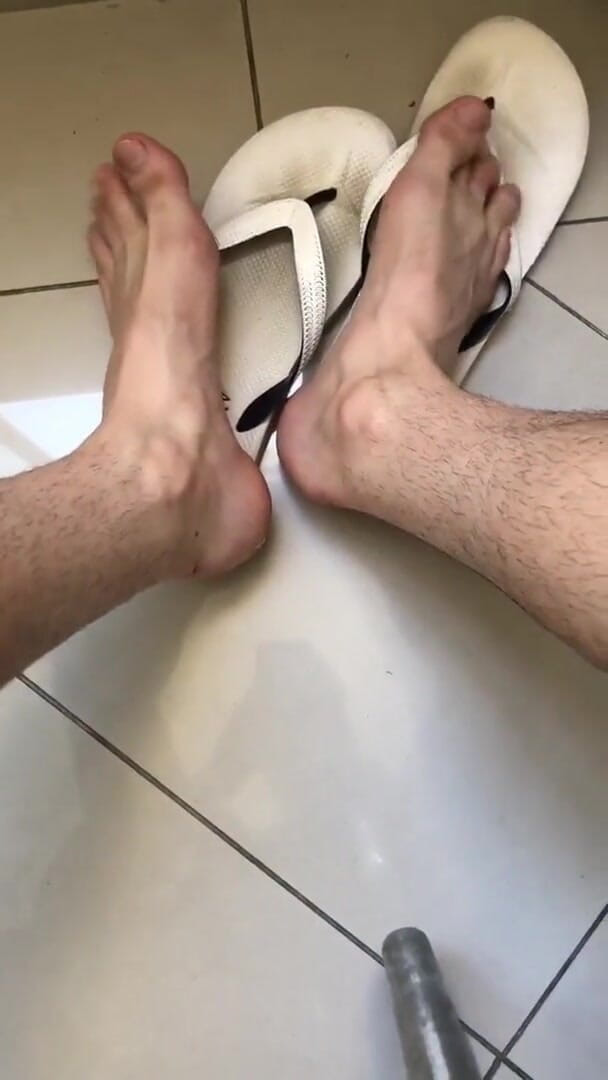 Riu Melo: Abercrombie &amp; fitch: foot worshipped
