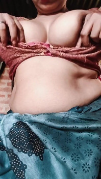 Suri rumah Deshi memancut pepek ketat panasnya