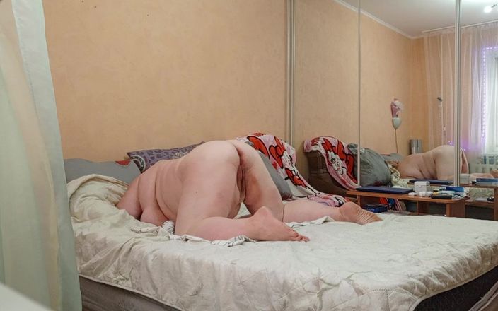 Zona901: Freundin mit dickem arsch masturbiert ihre haarige muschi