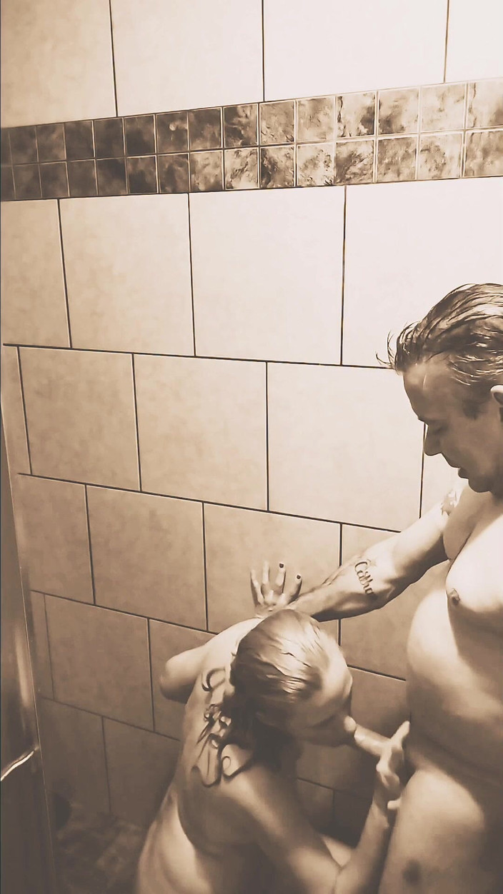 Bombstick and Trouble: Tante seksi ini dientot habis-habisan di kamar mandi sampai matanya...