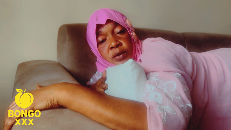 BongoXXX: Beautiful Mature British Hijab Muslim MILF Can Handle a BBC