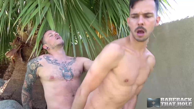 Bareback That Hole: Без презерватива, Макс Кэмерон и Danny Blue жестко трахнули на улице