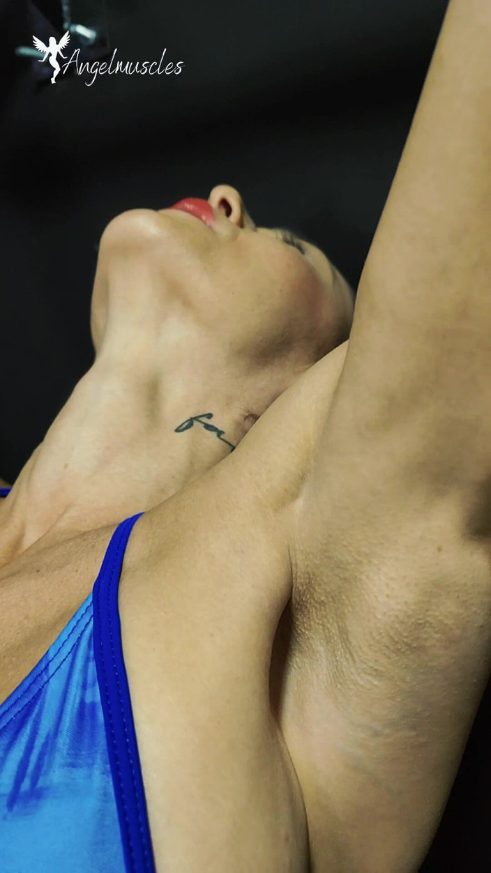 Angelmuscles: Visí mi žebra ven