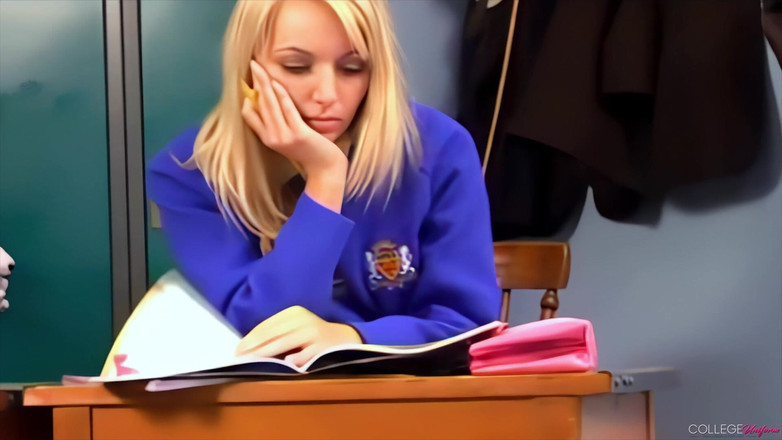 College Uniform: ヘイリー・マリーをフィーチャーした研究