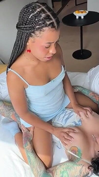Geile fysiotherapeut Ami Bue geeft me een intens orgasme