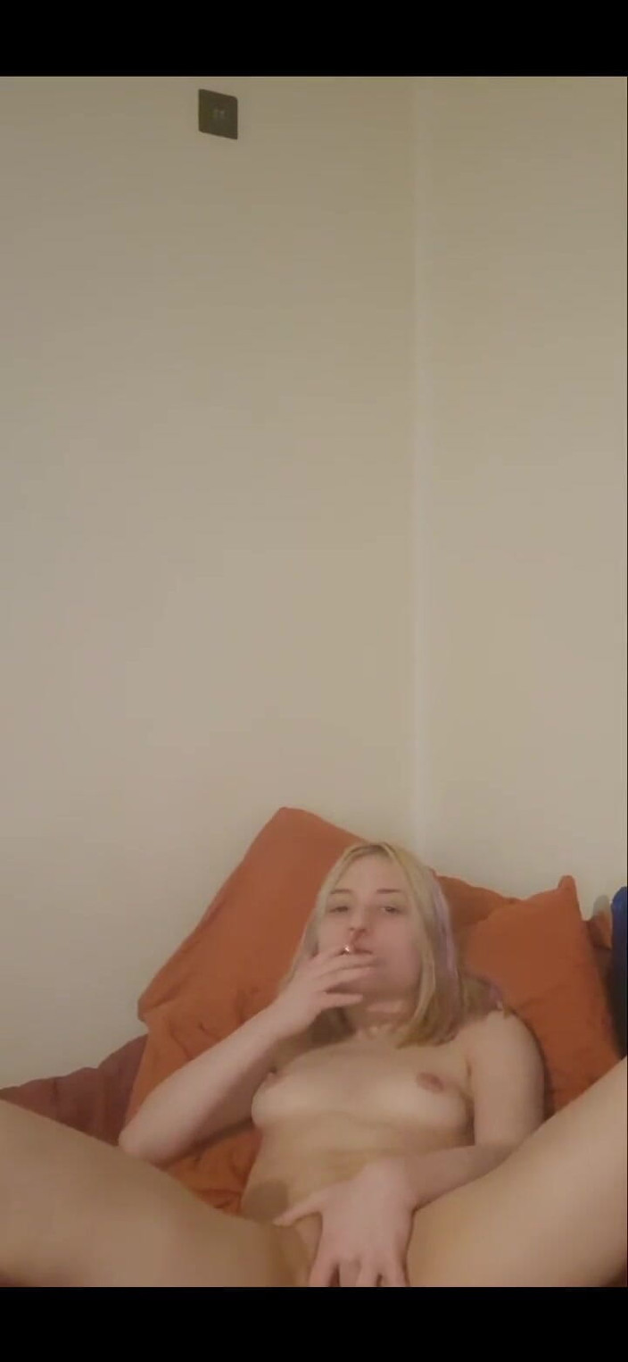 Lillia Cena: Bú Một Điếu Thuốc Đầy Đủ Chơi Với Âm Hộ Của Tôi