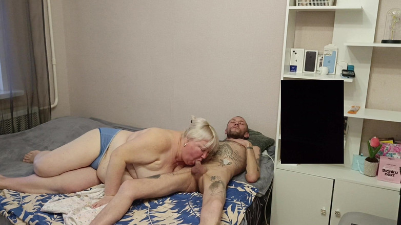 Zona901: Мачеха сделал мне минет и помог мне кончить