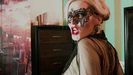 Goddess Celine: Předávkované červí punčocháče