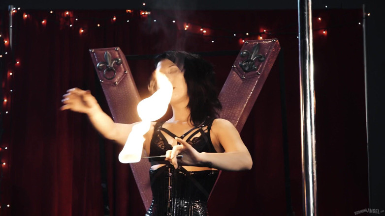 Burning Angel: Burningangel - Joanna Angel, gangbang - comme ci-dessus, donc en dessous, partie 1
