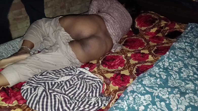 Bhabhi UP: Gia đình tôi đến và gửi tôi đi và đụ tôi mạnh.