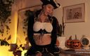 Effy Loweell studio: Сексуальная пиратка Effy хочет сделать тебя возбужденной с ее идеальной фигурой в сексуальном наряде