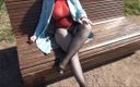 Red rose rus: Ładne kobiece wiosenne nogi, szpilki