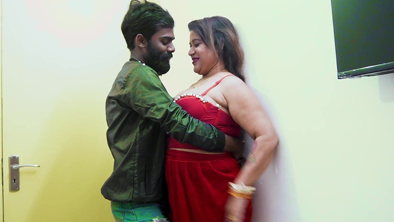 Queen star Desi: Romanticismo speciale di san valentino, sesso hardcore