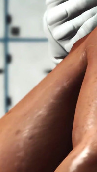 메드베이에서 섹스 로봇과 애널 섹스하는 섹시한 젊은 거유 흑누나