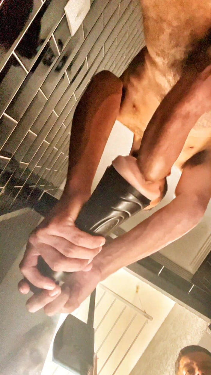 Virtual ToyBoy: 새아빠를 위해 과시하는 브라질 거유