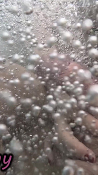 Adik tiri di kolam renang memamerkan kontol berisiko ngocok kontol dan ngocok kontol sampai dicrot di dalam - video resolusi 4k