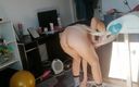 Amateur_MS: Любитель займається голою йогою, волохатою пиздою, великою дупою, великими цицьками. аматорський масаж з голою брюнеткою вібратором.