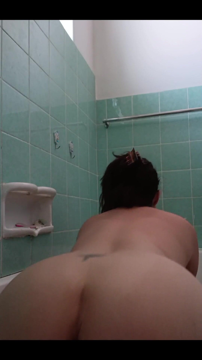 Kinky Lyrical: Hello from a bath