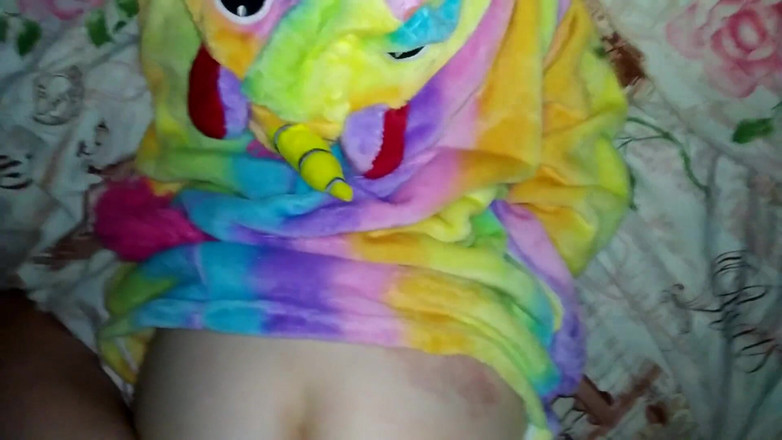 Taboo Room: Táta ošukal drobnou nevlastní dceru v její mokré kundičce!